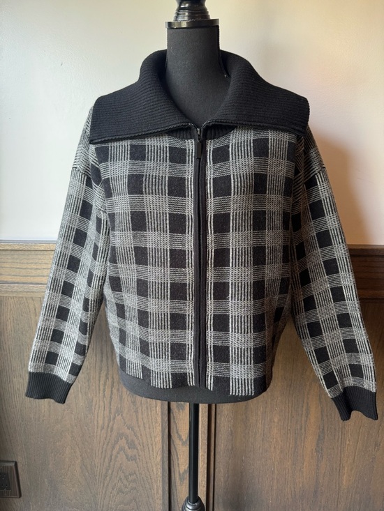 Max Studio Sweaters - Max Studio Black and gray plaid Ribbed Knit zip up Jacket Large EUC